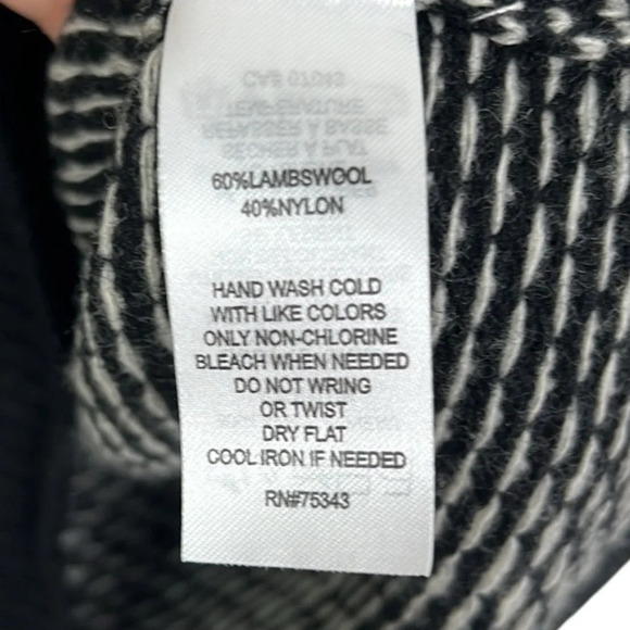 Willi Smith New Women’s M Lambswool Blend Crewneck Pom Pom Pullover Sweater - Picture 3 of 5